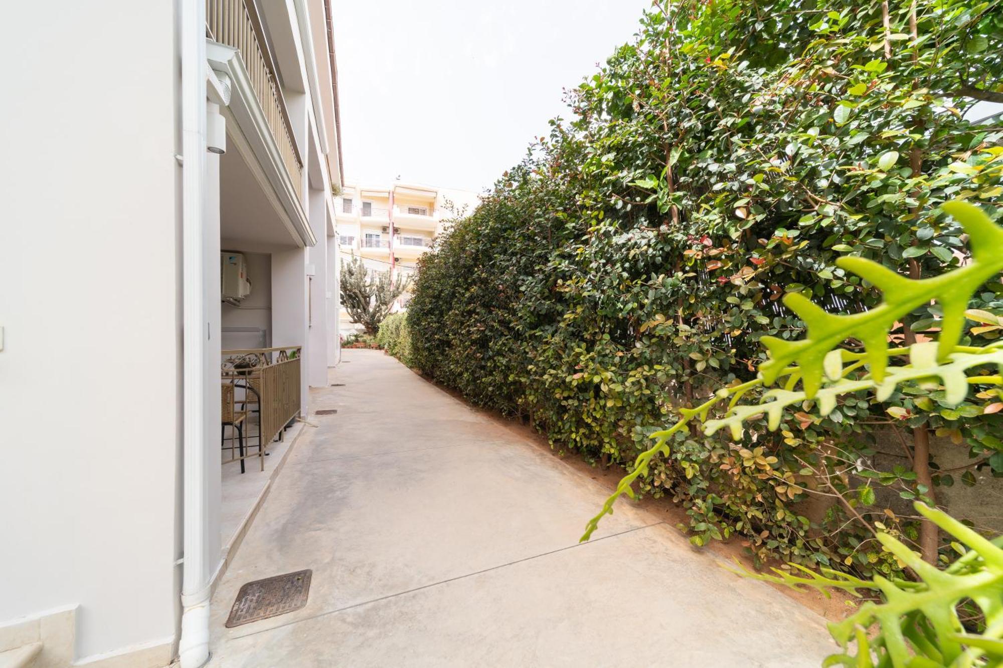 Cactus - Blooming Garden Apartments กาลามาตา ภายนอก รูปภาพ